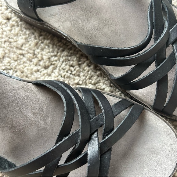 Chaco Fallon Leather Sandals - Picture 7 of 11